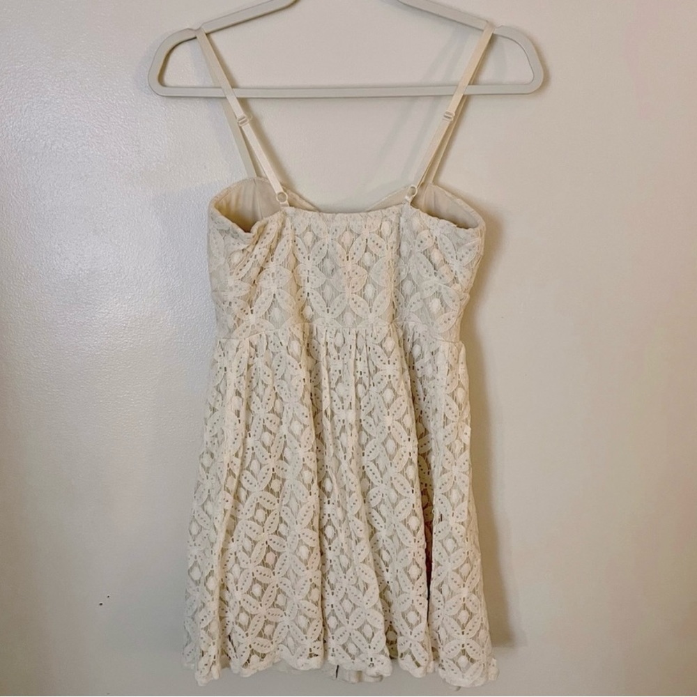 Lace Dress - Picture 3 of 3